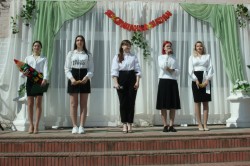  В округе № 4 для выпускников школы № 9 прозвенел последний звонок