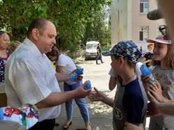  В округе № 4 состоялись большой детский праздник и открытие приходящего лагеря