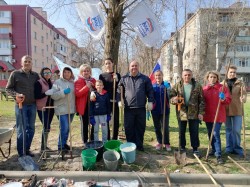 С почином! В округе № 4 прошел первый весенний субботник в 2023 году
