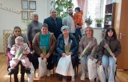 В округе № 4 поздравили матерей и жен бойцов спецоперации
