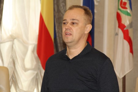 Заместитель председателя Думы Игорь Батлуков поздравил коммунальщиков с профессиональным праздником