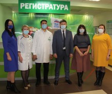 Поддержка врачей и автоволонтерство: депутаты-единороссы посетили коллектив Детской городской больницы