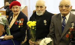 В школе №13 состоялось торжественное вручение медалей ветеранам