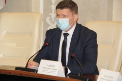 На внеочередной Думе депутаты приняли изменения в бюджете и поздравили коллегу с новым назначением