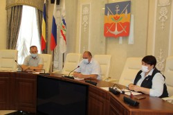 На бюджетной комиссии обсудили льготный проезд школьников, пенсионеров и Почетных граждан