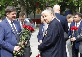 Нас собрал Чернобыль… В Волгодонске возложили цветы к памятному знаку, пострадавшим от радиационных катастроф 