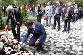 Нас собрал Чернобыль… В Волгодонске возложили цветы к памятному знаку, пострадавшим от радиационных катастроф 