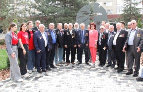Нас собрал Чернобыль… В Волгодонске возложили цветы к памятному знаку, пострадавшим от радиационных катастроф 