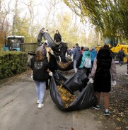 Сотрудники муниципалитета вышли на уборку общественных пространств Волгодонска 