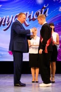 На пороге взрослой жизни: 400 волгодонских одиннадцатиклассников собрались на общегородской выпускной бал