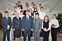Мы – граждане России: 20 волгодонских школьников в торжественной обстановке получили паспорта Российской Федерации