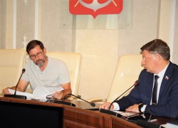 Изменения в бюджете, ход строительства социальных объектов, безопасная дорога в школу: состоялись заседания шести постоянных депутатских комиссий