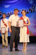 На пороге взрослой жизни: 400 волгодонских одиннадцатиклассников собрались на общегородской выпускной бал