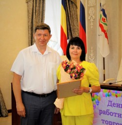 Продавцы хорошего настроения: Сергей Ладанов поздравил торговых работников с профессиональным праздником