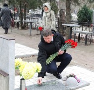 Памяти павших: в Волгодонске почтили погибших при восстановлении конституционного строя на Северном Кавказе