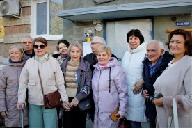 Памяти мастера: на доме фотохудожника Бурдюгова установили мемориальную доску 