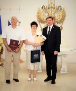 В день рождения Волгодонска Сергей Ладанов поздравил юбиляров семейной жизни