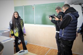На встречу с детством: исполнительница Анет Сай посетила родную школу в Волгодонске