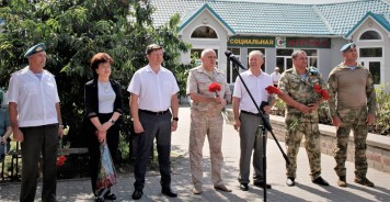 Никто, кроме нас: в День ВДВ десантники почтили память своих погибших товарищей