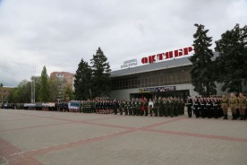 Школьники и студенты Волгодонска продемонстрировали строевые навыки