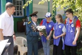 Ветерана Неополькина поздравили с 80-летием Прохоровского сражения 