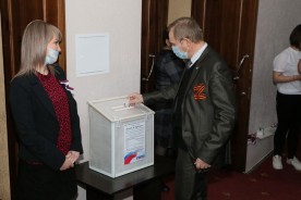Своих не бросаем: волгодонские депутаты приняли участие в благотворительном концерте в поддержку беженцев из ДНР и ЛНР