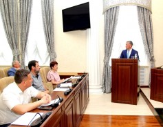 На заседаниях депутатских комиссий рассмотрено более 20 вопросов 