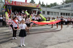 Председатель Волгодонской городской Думы – глава города и депутаты посетили Последние звонки в школах