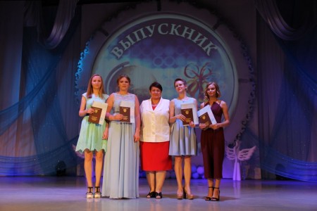 Председатель Волгодонской Думы – глава города вручила дипломы выпускникам медицинского колледжа