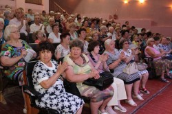 В молодежном драмтеатре состоялась ежегодная встреча детей военных лет