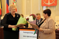 На аппаратном совещании в Администрации поздравили сразу двух юбиляров