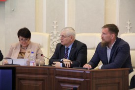 Депутаты посоветовали молодежи не экономить, а увеличивать бюджет на молодежную политику