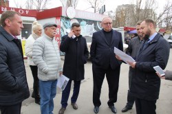Комиссия по строительству на проспекте Строителей: реконструкция нового торгового центра вызывает массу вопросов у горожан