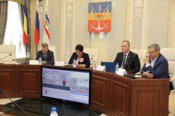 Майская Дума: юбилей депутатов, поздравление предпринимателей и рассмотрение отчета о работе прокуратуры