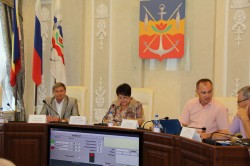 Дума после каникул: успехи выпускников, корректировки в бюджете, изменения в благоустройстве
