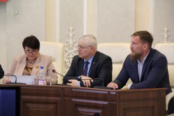 Депутаты посоветовали молодежи не экономить, а увеличивать бюджет на молодежную политику