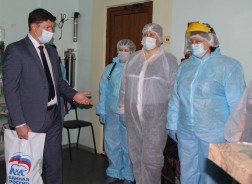 Волгодонские единороссы посетили детскую городскую больницу