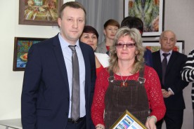 Людмила Ткаченко и депутаты посетили выставку «Вернисаж»