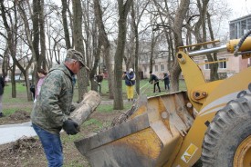 На субботник в парк «Победа» вышли 260 человек