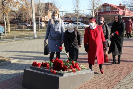 День неизвестного солдата: волгодонцы возложили цветы к братским могилам