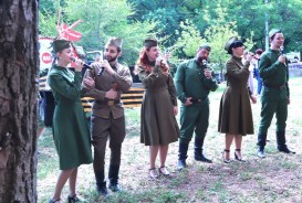 Спасибо за Победу! В Волгодонске прошли концерты у домов ветеранов