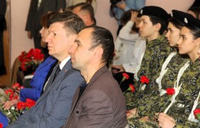 Памяти героев: в средней школе №11 установили именные парты в честь  погибших на Донбассе выпускников