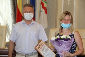Председатель Волгодонской городской Думы – глава города поздравила работников торговли
