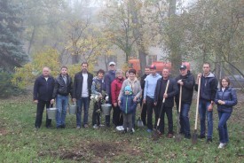 Волгодонские депутаты высадили рябины в День древонасаждений