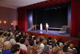 В молодежном драмтеатре состоялась ежегодная встреча детей военных лет