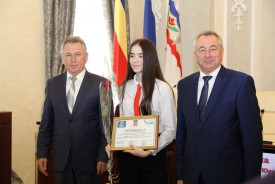 Пятнадцать одаренных детей будут получать именные стипендии