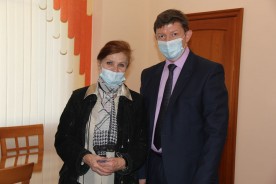 Председатель Волгодонской городской Думы – глава города вручил партбилеты «Единой России»