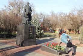 День неизвестного солдата: волгодонцы возложили цветы к братским могилам