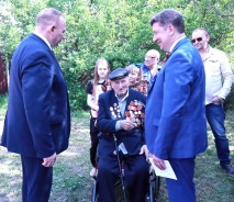 Спасибо за Победу! В Волгодонске прошли концерты у домов ветеранов