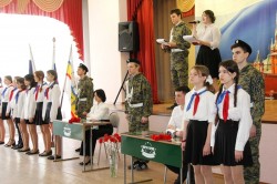 Памяти героев: в средней школе №11 установили именные парты в честь  погибших на Донбассе выпускников